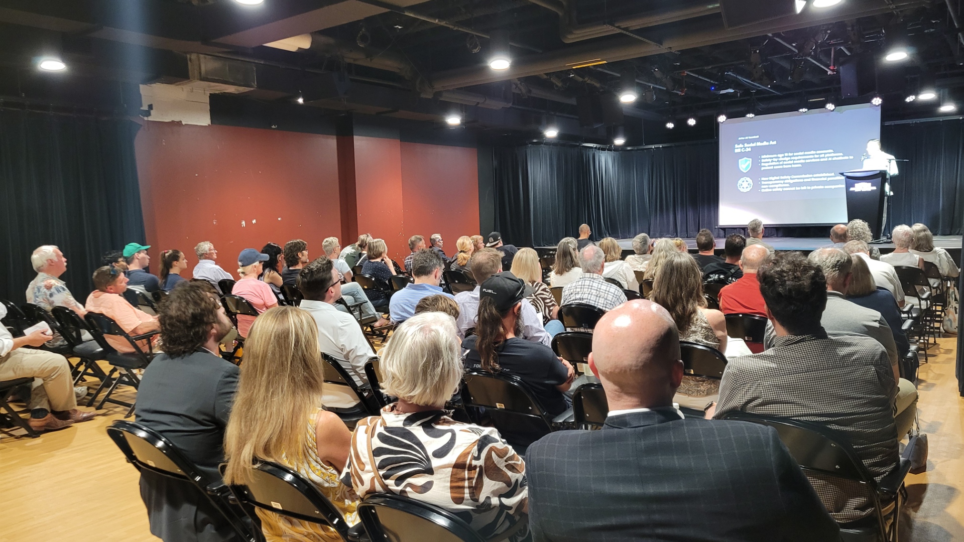 Danko-Town-Hall_audience-photo_1830_14Jul26_joeycoleman-photo.jpg